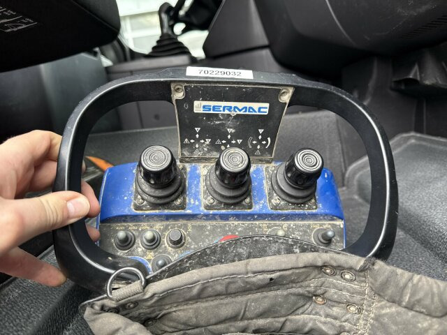 Mercedes-Benz AROCS 2636 6x4 Euro 6 Betonpumpe SERMAC 4Z36 - Bomba de hormigón: foto 4 Mercedes-Benz AROCS 2636 6x4 Euro 6 Betonpumpe SERMAC 4Z36 - Bomba de hormigón: foto 4