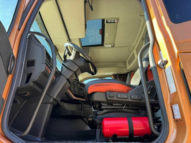 Camión forestal Volvo FH16 750 8X4 Holztransport Alukar TOP!: foto 13