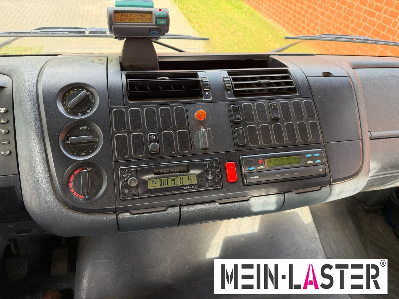 Camión caja abierta, Camión grúa Mercedes-Benz 1823 Atego Atlas 105.2 1.Hand nur 226.000 km: foto 8 Camión caja abierta, Camión grúa Mercedes-Benz 1823 Atego Atlas 105.2 1.Hand nur 226.000 km: foto 8