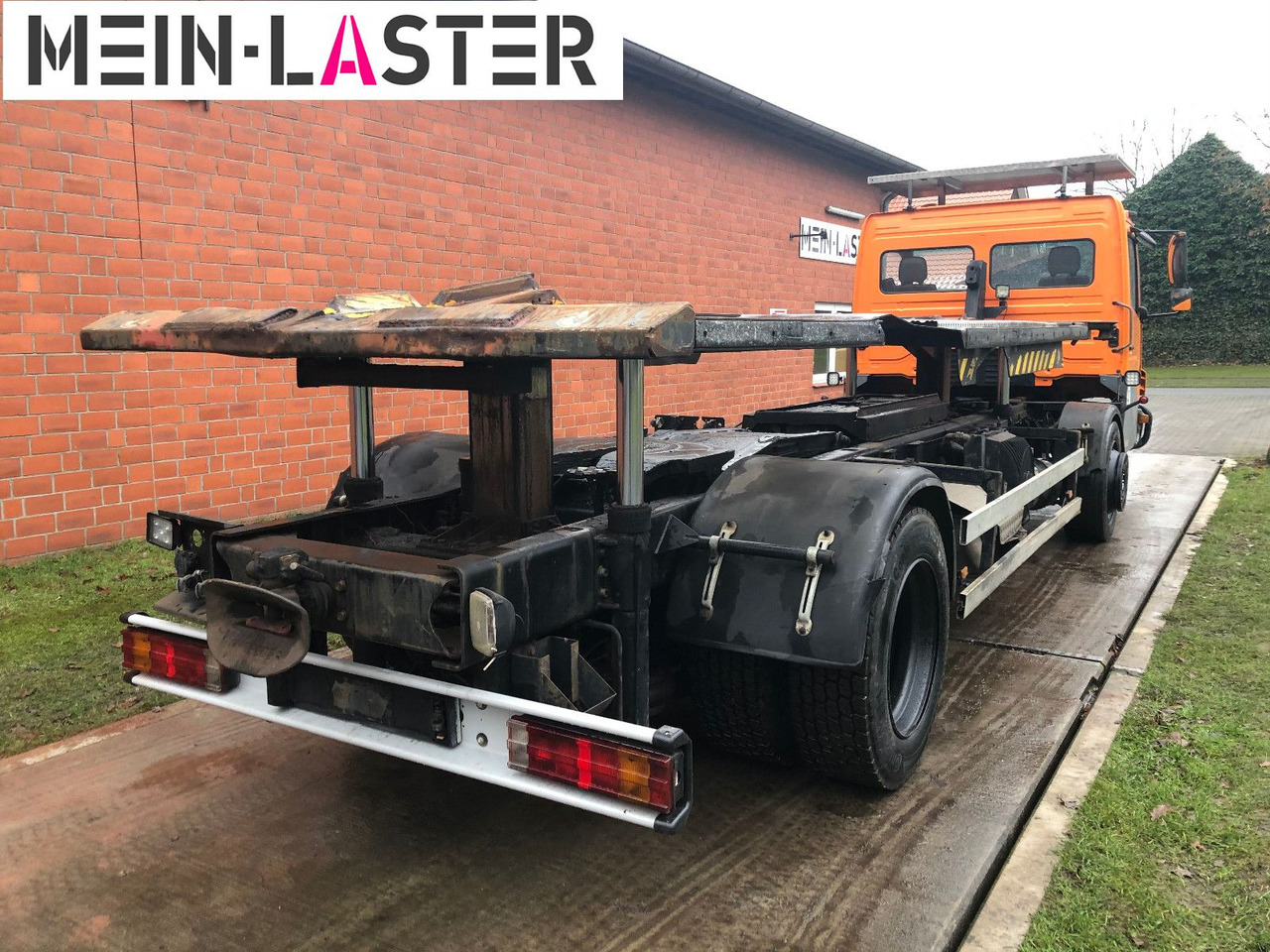 Mercedes-Benz Kamag Wiesel Umsetzter Sattelplatte - Camión portacontenedore/ Intercambiable: foto 3 Mercedes-Benz Kamag Wiesel Umsetzter Sattelplatte - Camión portacontenedore/ Intercambiable: foto 3