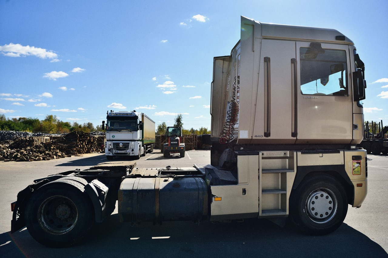 Cabeza tractora RENAULT Magnum 440: foto 9