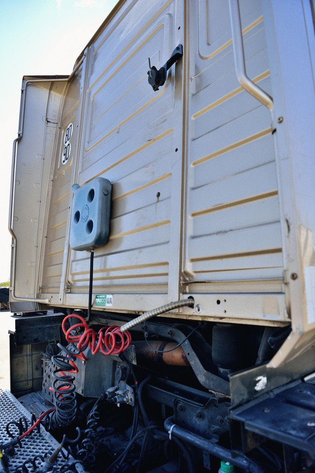 Cabeza tractora RENAULT Magnum 440: foto 8