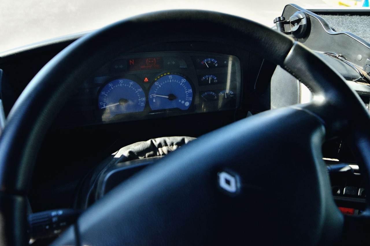 Cabeza tractora RENAULT Magnum 440: foto 20