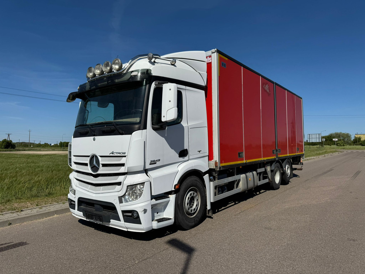MERCEDES-BENZ ACTROS 2542 - Camión caja cerrada: foto 2 MERCEDES-BENZ ACTROS 2542 - Camión caja cerrada: foto 2