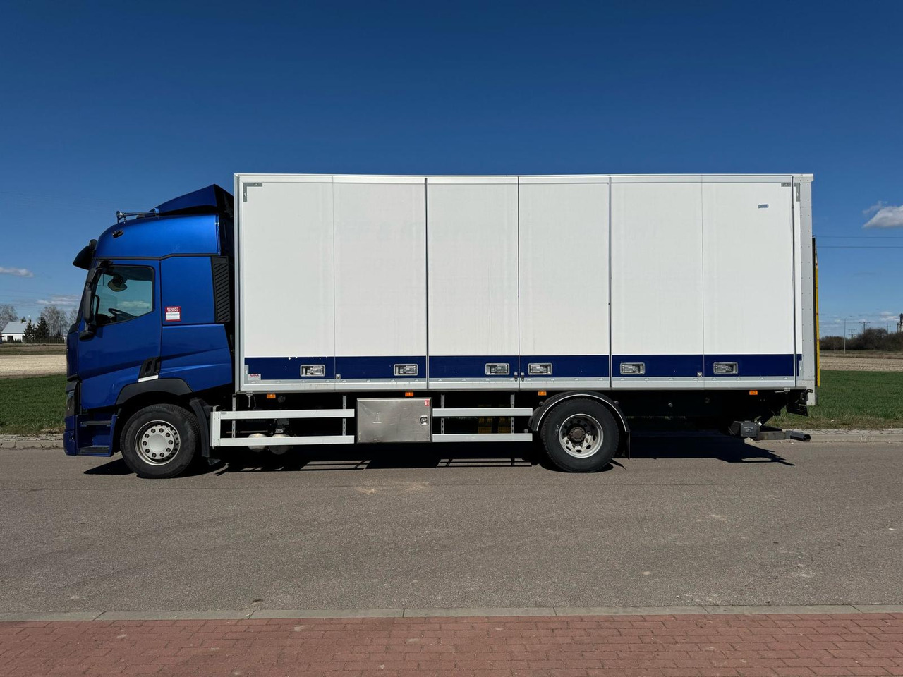 RENAULT T380 - Camión caja cerrada: foto 3 RENAULT T380 - Camión caja cerrada: foto 3