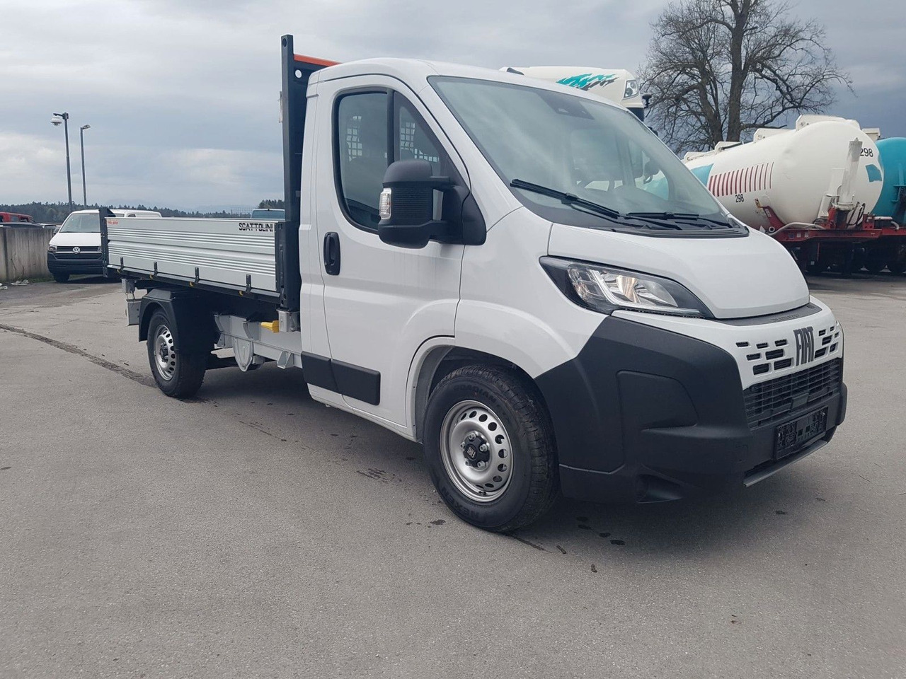 Fiat Ducato 35H L2H1 EKA 3-Seiten-Kipper 180 PS AHK - Furgoneta basculante: foto 4 Fiat Ducato 35H L2H1 EKA 3-Seiten-Kipper 180 PS AHK - Furgoneta basculante: foto 4