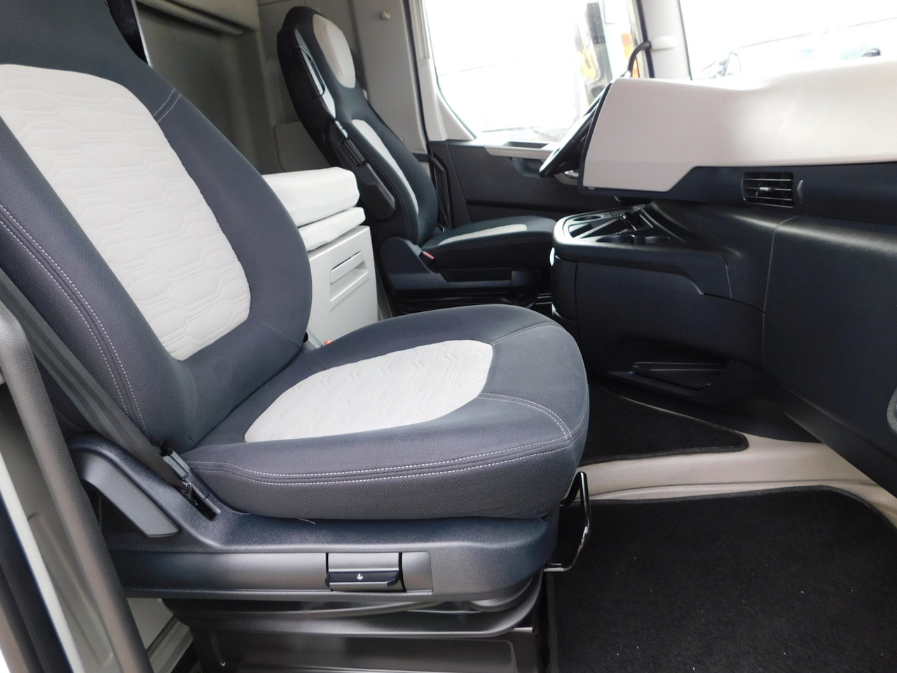 Ford F max ll 4x2 scab e6 12tx2620 - Cabeza tractora: foto 5 Ford F max ll 4x2 scab e6 12tx2620 - Cabeza tractora: foto 5