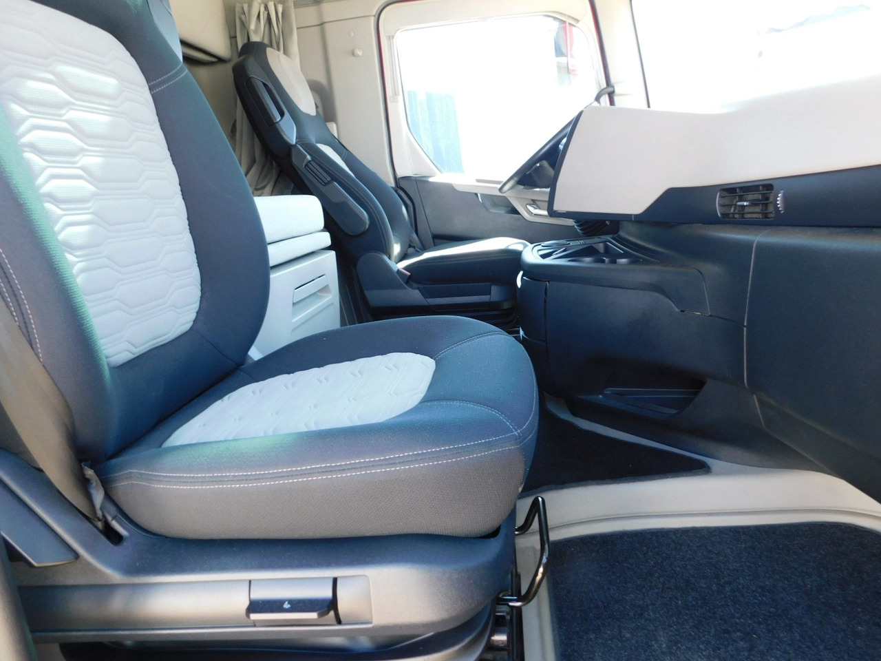 Ford F max ll 4x2 scab e6 12tx2620 - Cabeza tractora: foto 5 Ford F max ll 4x2 scab e6 12tx2620 - Cabeza tractora: foto 5