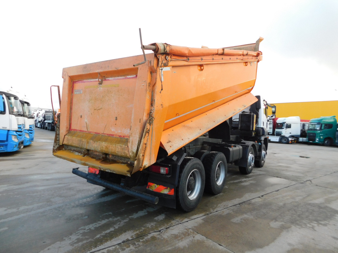 Ford 4142d 8x4 dcab e6 12tx2210 - Camión volquete: foto 3 Ford 4142d 8x4 dcab e6 12tx2210 - Camión volquete: foto 3