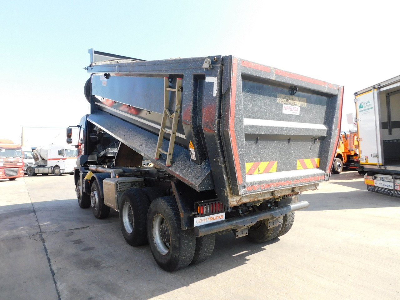 Ford 4142d 8x4 dcab e6 16s2230 - Camión volquete: foto 4 Ford 4142d 8x4 dcab e6 16s2230 - Camión volquete: foto 4