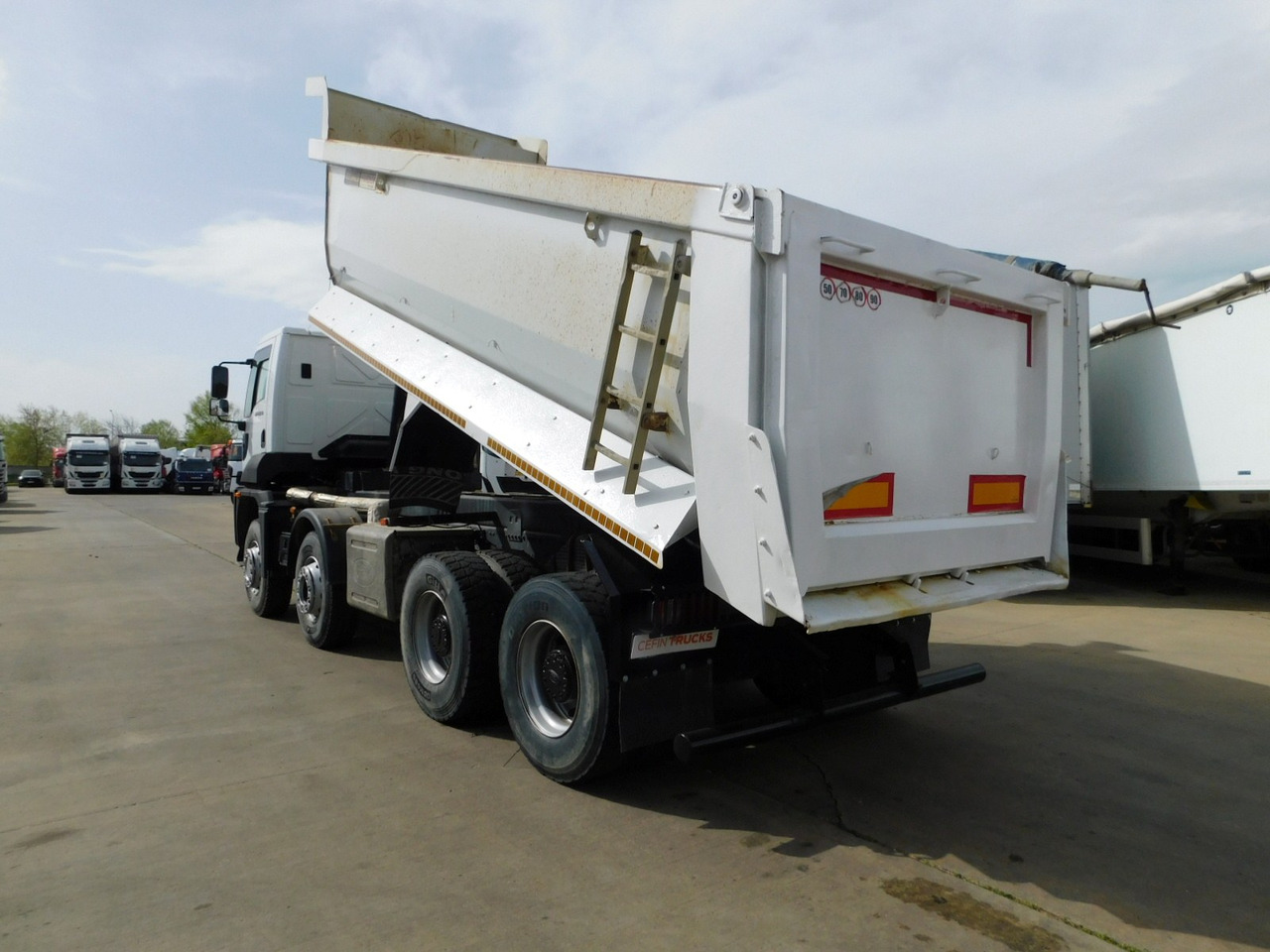 Ford 4142d 8x4 dcab e6 16s2230 - Camión volquete: foto 4 Ford 4142d 8x4 dcab e6 16s2230 - Camión volquete: foto 4