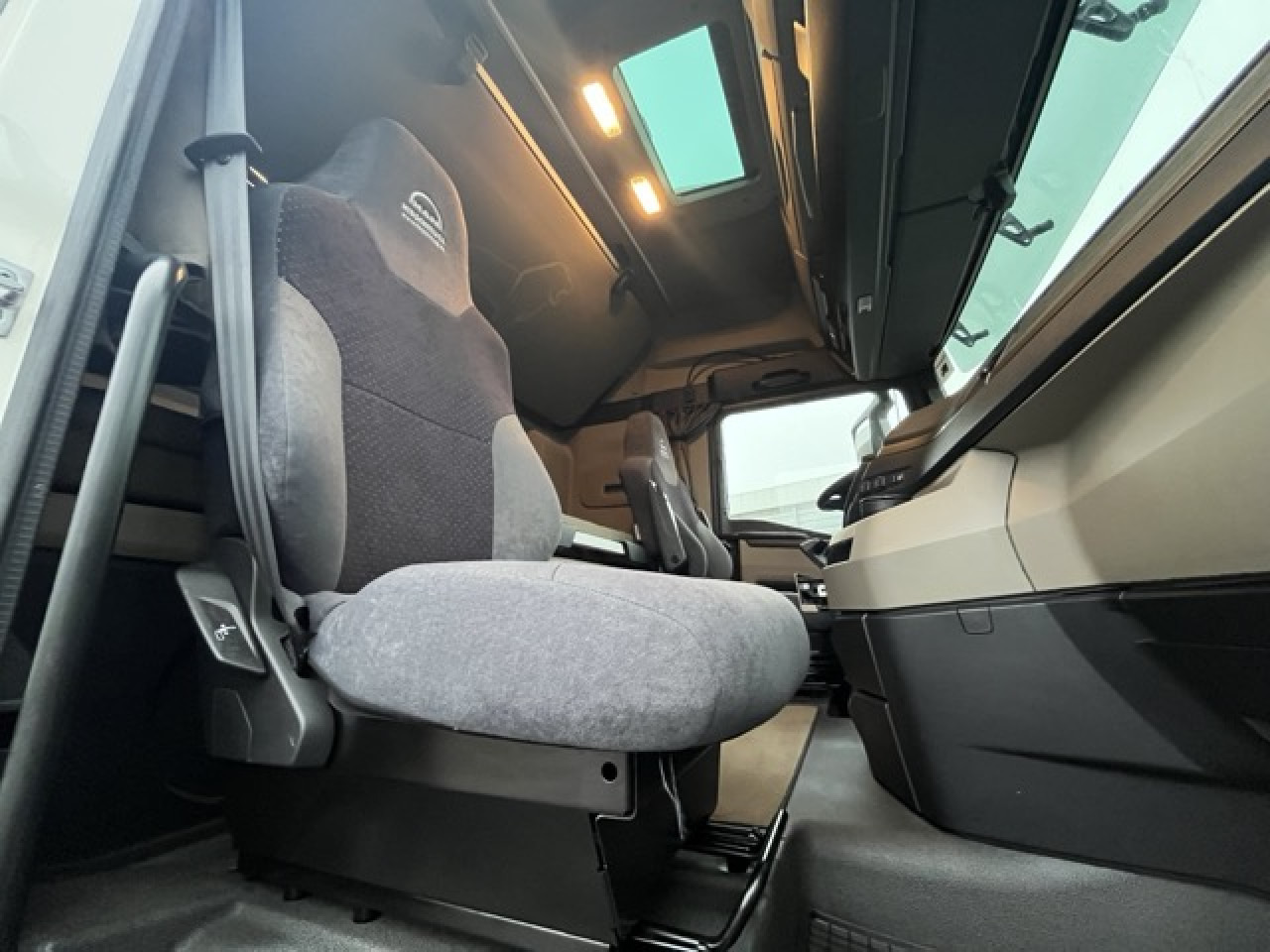 MAN TGX 18.470 4x2 BLS Euro6 Retarder Klima Luftfeder - Cabeza tractora: foto 2 MAN TGX 18.470 4x2 BLS Euro6 Retarder Klima Luftfeder - Cabeza tractora: foto 2