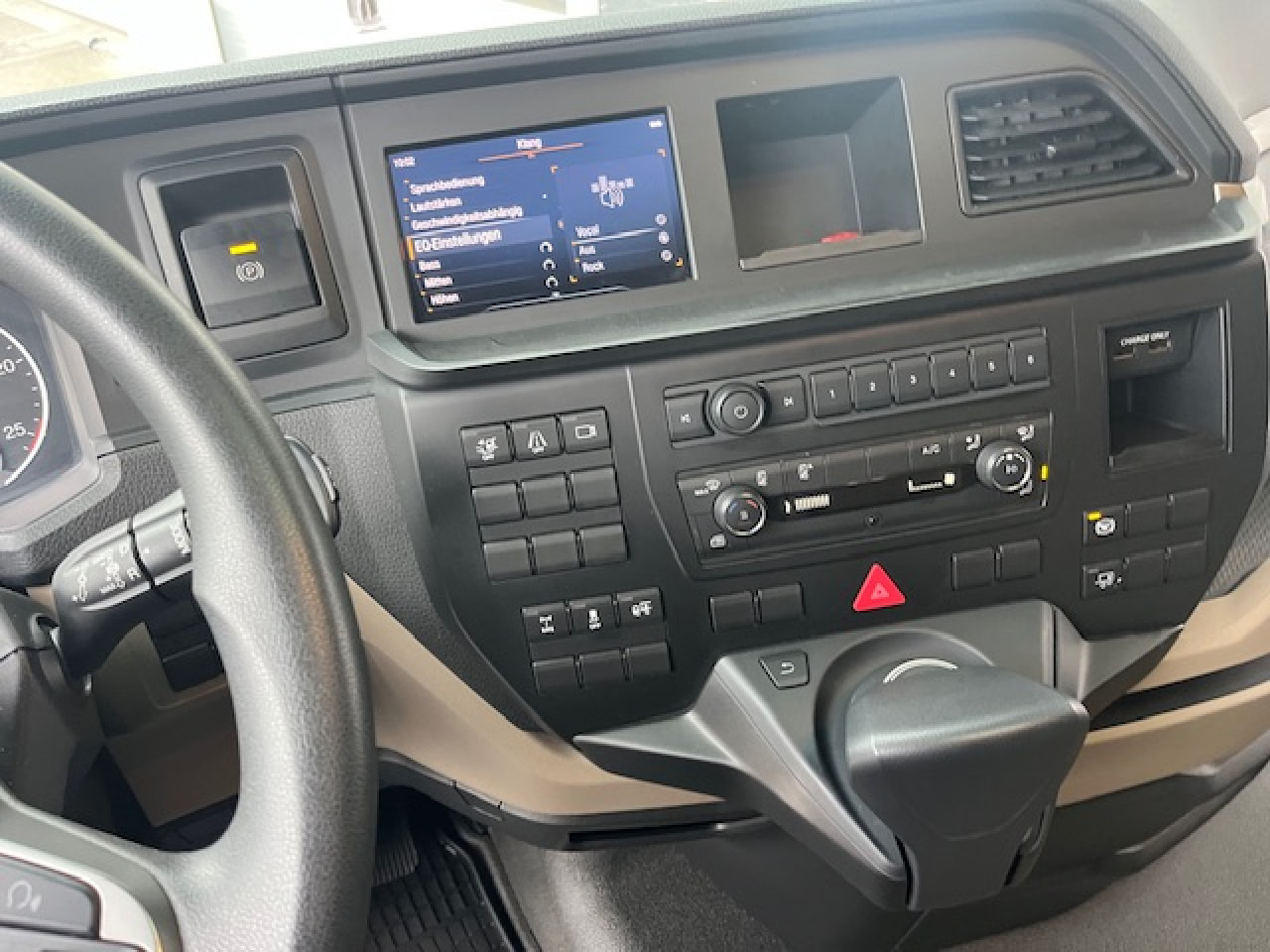 MAN TGX 18.470 4x2 BLS Euro6 Retarder Klima Luftfeder - Cabeza tractora: foto 4 MAN TGX 18.470 4x2 BLS Euro6 Retarder Klima Luftfeder - Cabeza tractora: foto 4