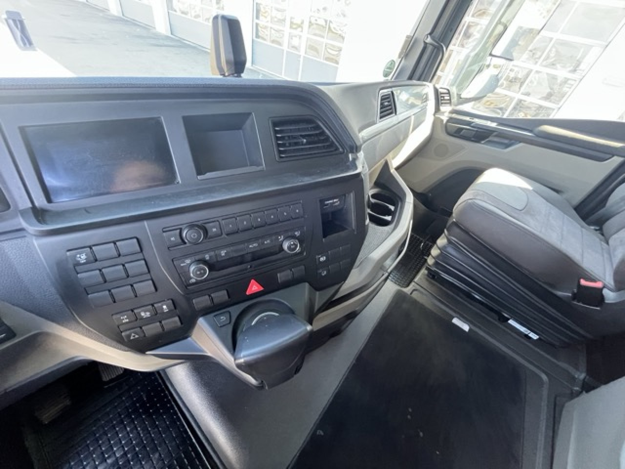 MAN TGX 18.510 4x2 BL-SA Euro6 Intarder Klima - Cabeza tractora: foto 2 MAN TGX 18.510 4x2 BL-SA Euro6 Intarder Klima - Cabeza tractora: foto 2