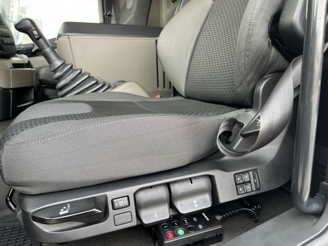 Camión chasis MAN TGS 26.360 6x2-4 LL Euro6 Klima AHK Luftfeder: foto 7 Camión chasis MAN TGS 26.360 6x2-4 LL Euro6 Klima AHK Luftfeder: foto 7