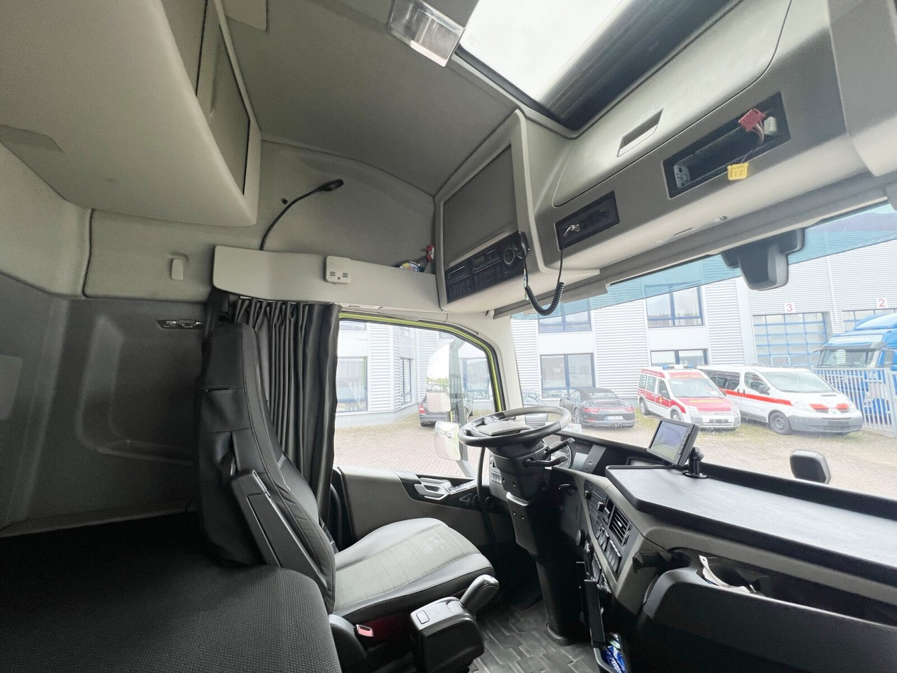 FH 460 4x2 FH 460 4x2, Retarder, Low-Liner, Voll-Luft gefedert - Cabeza tractora: foto 5 FH 460 4x2 FH 460 4x2, Retarder, Low-Liner, Voll-Luft gefedert - Cabeza tractora: foto 5