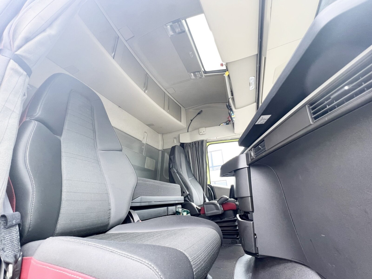 FH 460 4x2 FH 460 4x2, Retarder, Low-Liner, Voll-Luft gefedert - Cabeza tractora: foto 3 FH 460 4x2 FH 460 4x2, Retarder, Low-Liner, Voll-Luft gefedert - Cabeza tractora: foto 3