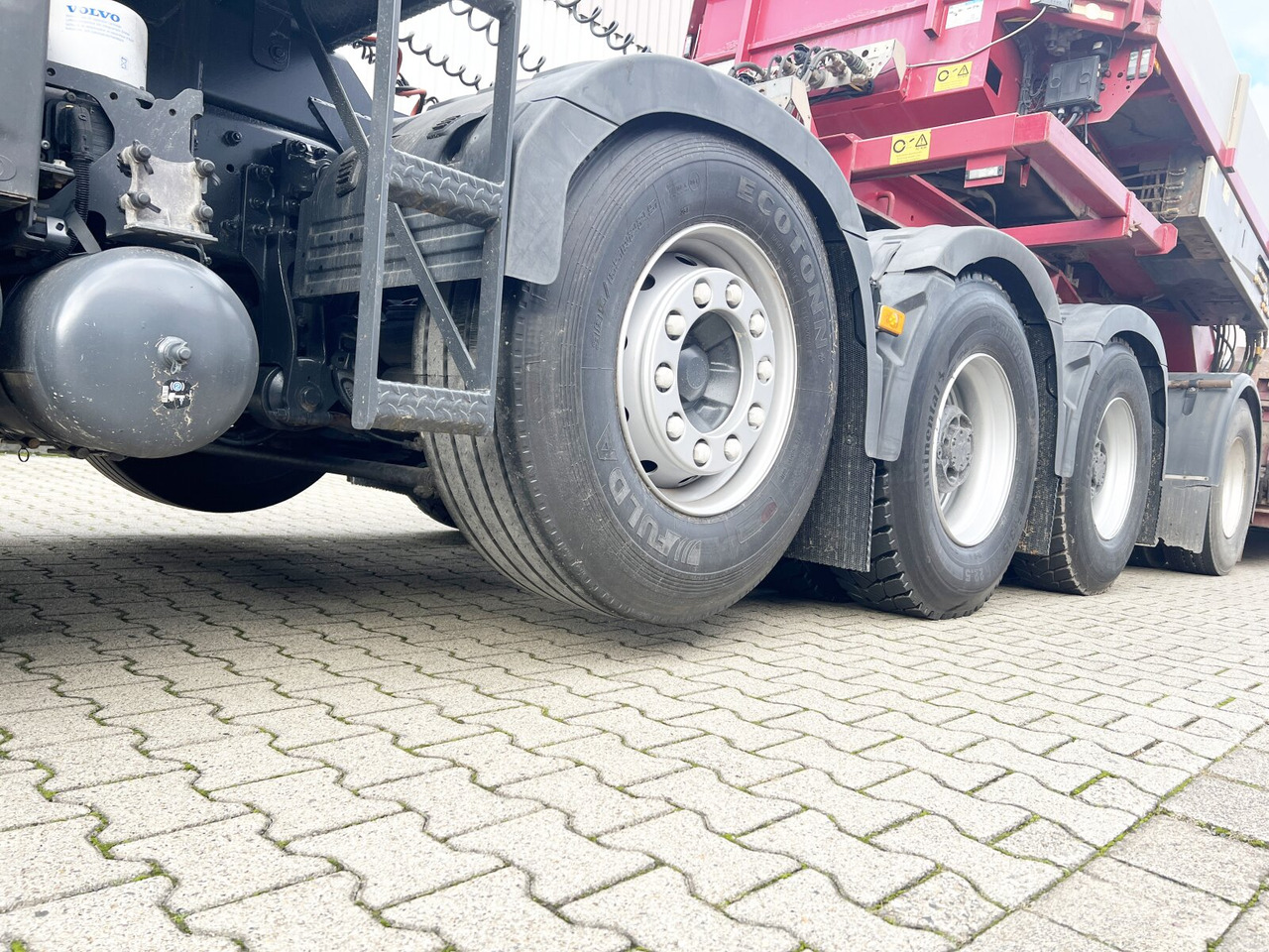 Cabeza tractora FH16 750 8x4 FH16 750 8x4, Retarder, Globetrotter, Vorlauflift/-lenk, Schwerlast 180T: foto 9 Cabeza tractora FH16 750 8x4 FH16 750 8x4, Retarder, Globetrotter, Vorlauflift/-lenk, Schwerlast 180T: foto 9