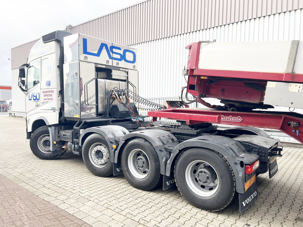 Cabeza tractora FH16 750 8x4 FH16 750 8x4, Retarder, Globetrotter, Vorlauflift/-lenk, Schwerlast 180T: foto 8 Cabeza tractora FH16 750 8x4 FH16 750 8x4, Retarder, Globetrotter, Vorlauflift/-lenk, Schwerlast 180T: foto 8