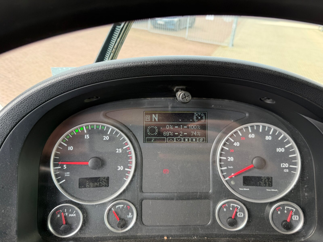 MAN TGS 18.440 4X2 LL TGS 18.440 4X2 LL, Intarder, Kipphydraulik - Cabeza tractora: foto 2 MAN TGS 18.440 4X2 LL TGS 18.440 4X2 LL, Intarder, Kipphydraulik - Cabeza tractora: foto 2