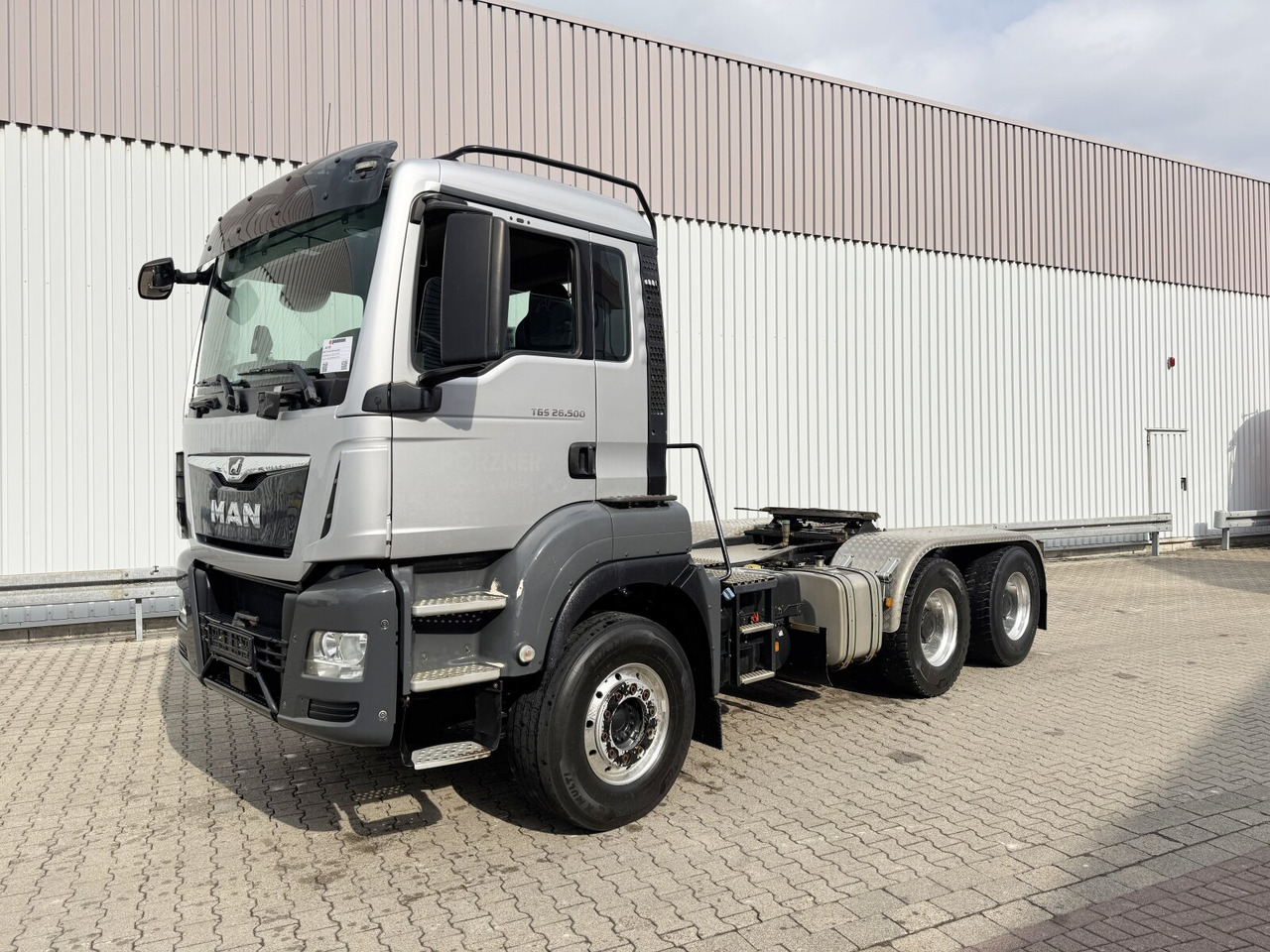 MAN TGS 26.500 6x4 BLS TGS 26.500 6x4 BLS, PriTarder, Navi, Hydraulik - Cabeza tractora: foto 1 MAN TGS 26.500 6x4 BLS TGS 26.500 6x4 BLS, PriTarder, Navi, Hydraulik - Cabeza tractora: foto 1