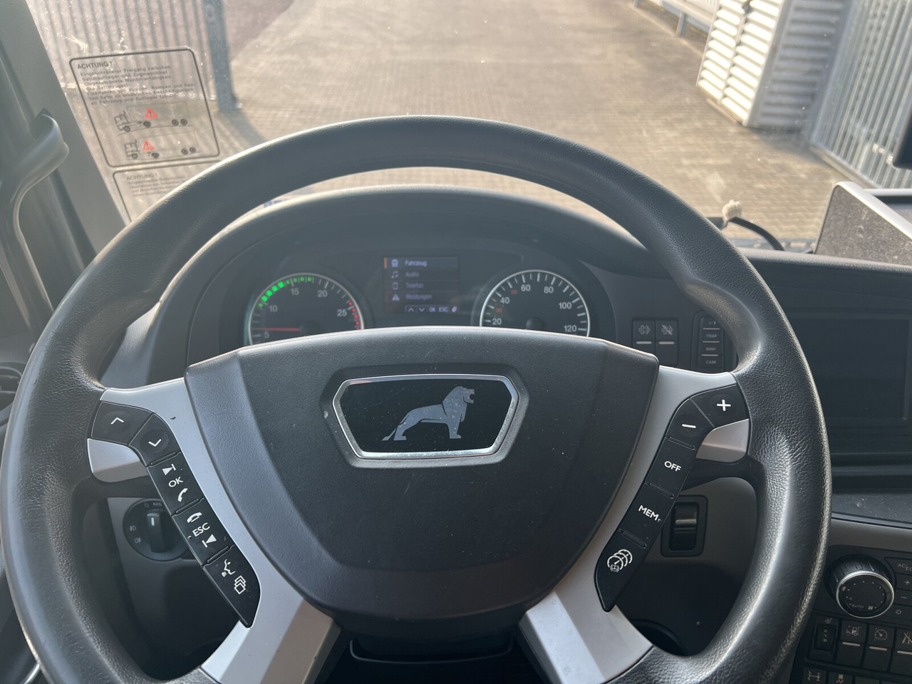 MAN TGX 18.500 4X2 LLS TGX 18.500 4X2 LLS, Retarder, Vollumer - Cabeza tractora: foto 3 MAN TGX 18.500 4X2 LLS TGX 18.500 4X2 LLS, Retarder, Vollumer - Cabeza tractora: foto 3