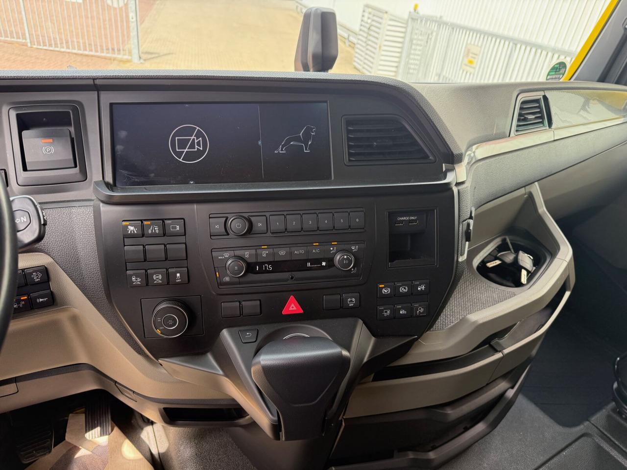 MAN TGX 18.510 4X4H BL SA TGX 18.510 4X4H BL SA, PriTarder, HydroDrive, Navi, LED, Kipphydraulik - Cabeza tractora: foto 5 MAN TGX 18.510 4X4H BL SA TGX 18.510 4X4H BL SA, PriTarder, HydroDrive, Navi, LED, Kipphydraulik - Cabeza tractora: foto 5