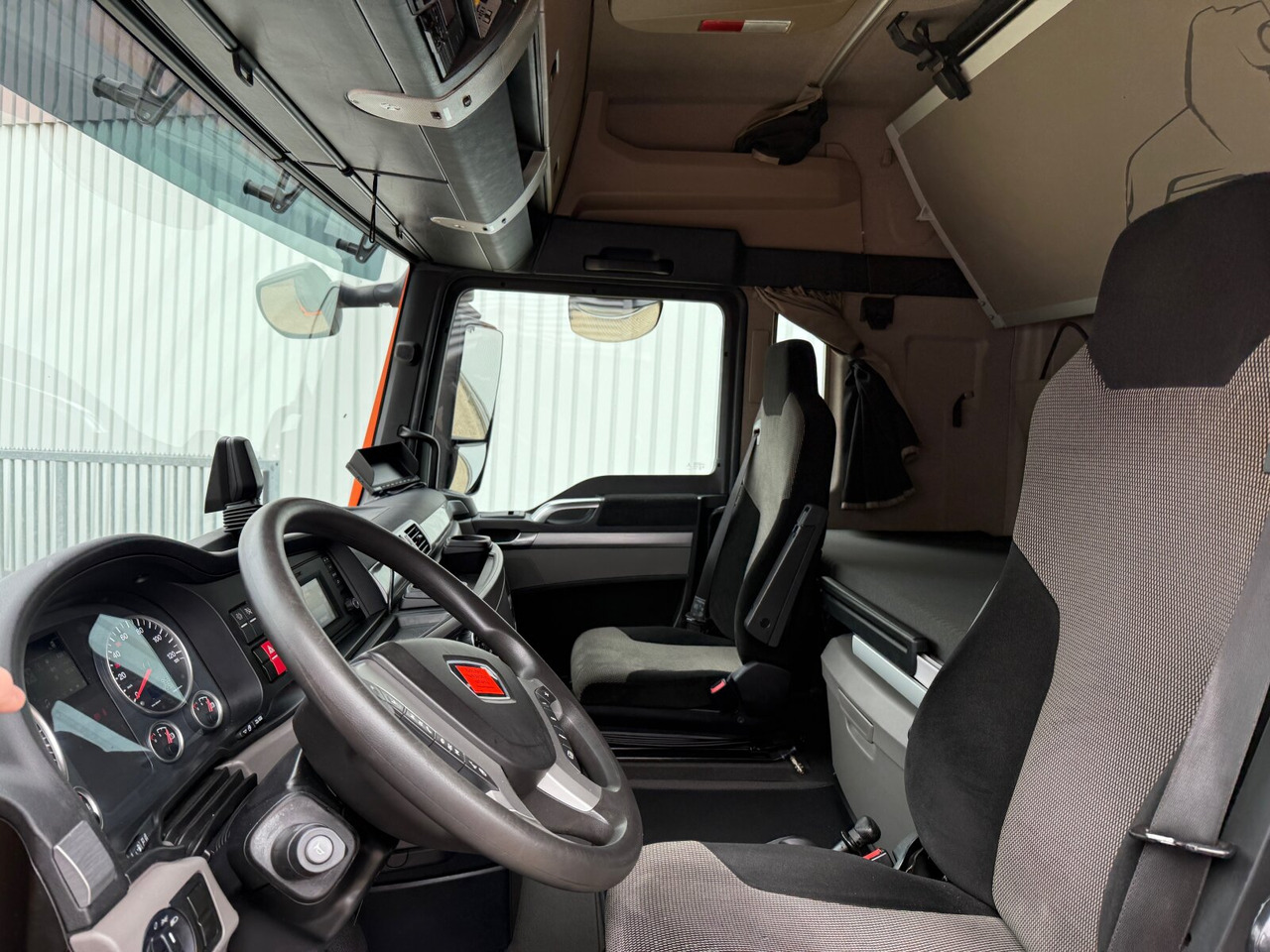 MAN TGX 26.510 6X2/4 BLS TGX 26.510 6X2/4 BLS, Intarder, Vorlauflenk-/lift, Standklima, XXL-Fahrerhaus, 70t - Cabeza tractora: foto 2 MAN TGX 26.510 6X2/4 BLS TGX 26.510 6X2/4 BLS, Intarder, Vorlauflenk-/lift, Standklima, XXL-Fahrerhaus, 70t - Cabeza tractora: foto 2