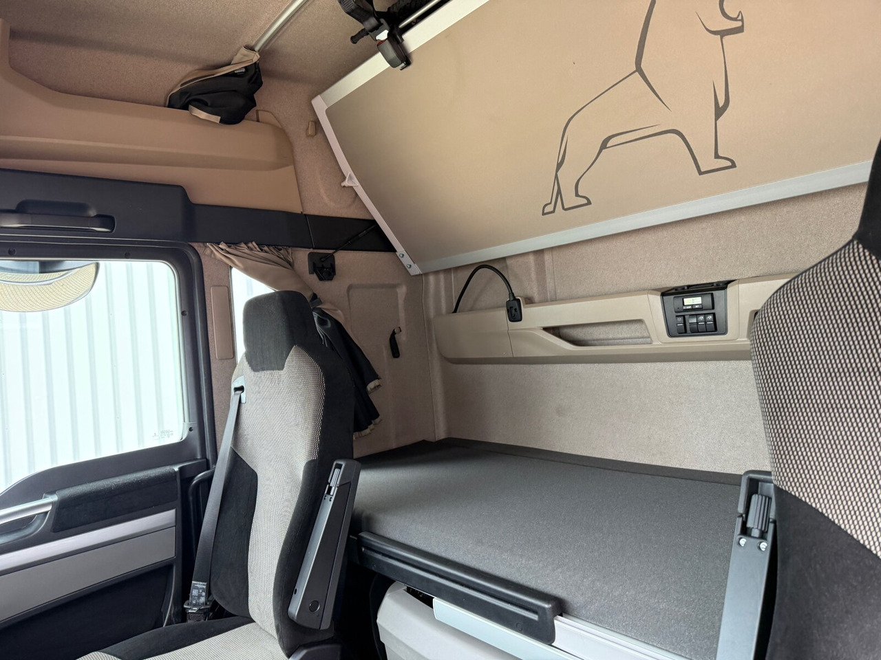 MAN TGX 26.510 6X2/4 BLS TGX 26.510 6X2/4 BLS, Intarder, Vorlauflenk-/lift, Standklima, XXL-Fahrerhaus, 70t - Cabeza tractora: foto 5 MAN TGX 26.510 6X2/4 BLS TGX 26.510 6X2/4 BLS, Intarder, Vorlauflenk-/lift, Standklima, XXL-Fahrerhaus, 70t - Cabeza tractora: foto 5