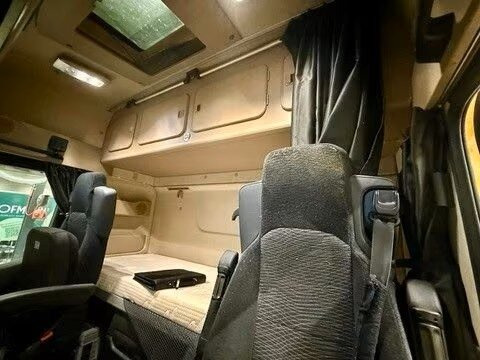 Mercedes-Benz Arocs 1851 LS 4x4 HAD Arocs 1851 LS 4x4 HAD, Hydraulik, Navi, MultimediaCockpit - Cabeza tractora: foto 4 Mercedes-Benz Arocs 1851 LS 4x4 HAD Arocs 1851 LS 4x4 HAD, Hydraulik, Navi, MultimediaCockpit - Cabeza tractora: foto 4