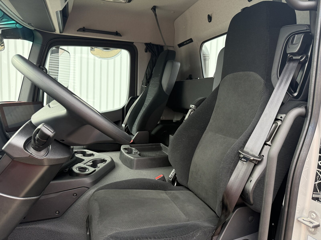 Mercedes-Benz Arocs 1853 AS 4x4 Arocs 1853 AS 4x4, Retarder, MultimediaCockpit, Navi - Cabeza tractora: foto 4 Mercedes-Benz Arocs 1853 AS 4x4 Arocs 1853 AS 4x4, Retarder, MultimediaCockpit, Navi - Cabeza tractora: foto 4