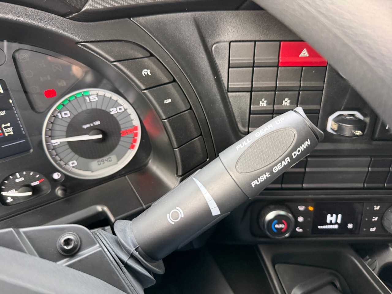 T-Way AT410T51/58 8x4 T-Way AT410T51/58 8x4, Retarder, Nebenantrieb, 4x VORHANDEN! - Cabeza tractora: foto 5 T-Way AT410T51/58 8x4 T-Way AT410T51/58 8x4, Retarder, Nebenantrieb, 4x VORHANDEN! - Cabeza tractora: foto 5