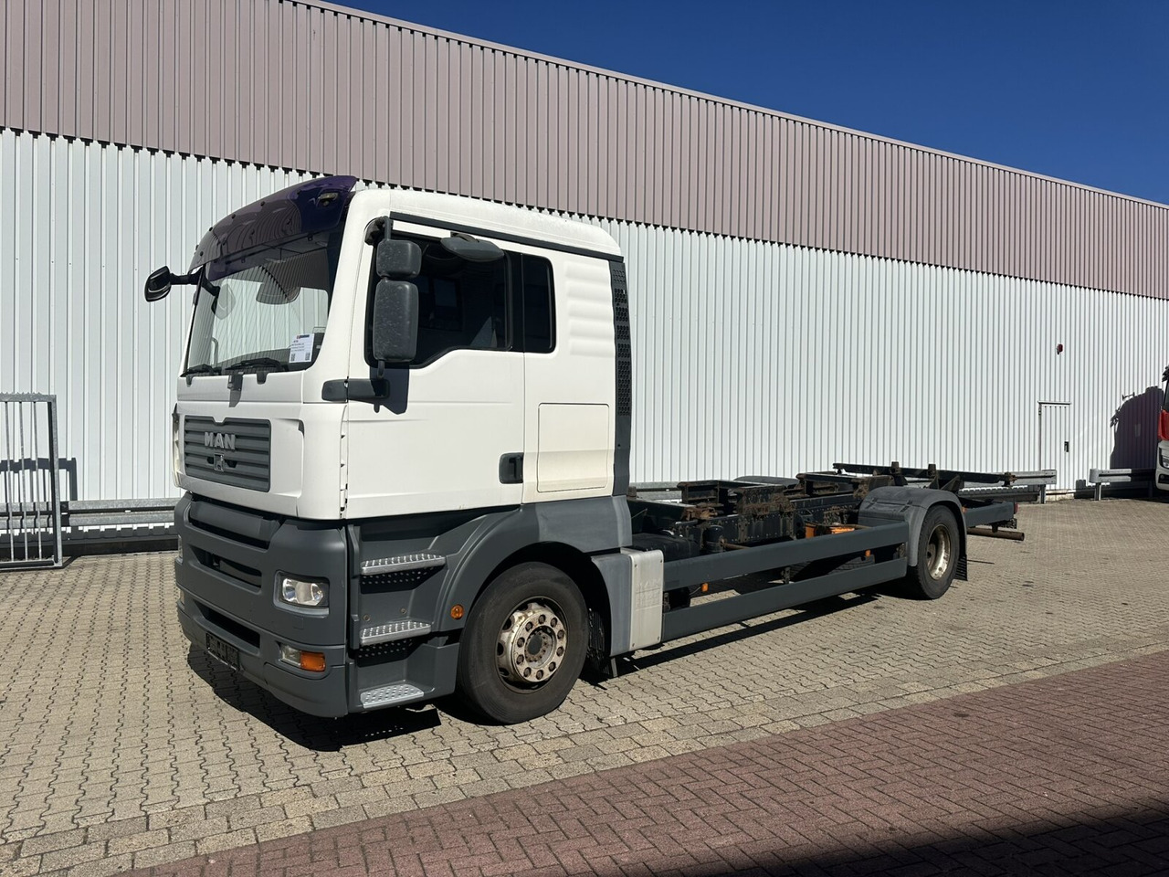 MAN TGA 18.360 LL 4x2 TGA 18.360 LL 4x2 - Camión: foto 1 MAN TGA 18.360 LL 4x2 TGA 18.360 LL 4x2 - Camión: foto 1