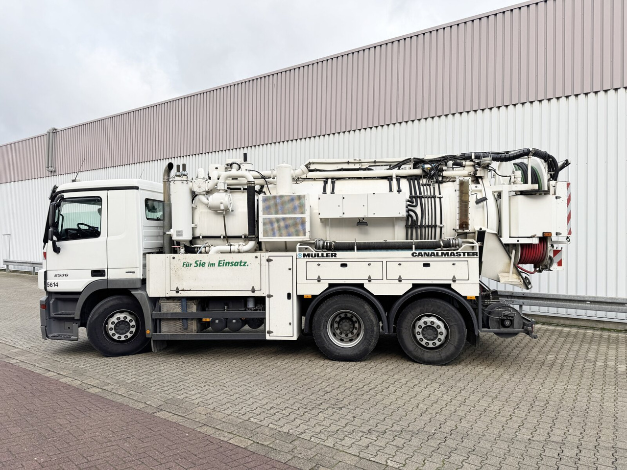 Mercedes-Benz Actros 2536 L 6x2 Actros 2536 L 6x2, Müller Saug- und Spülwagen ca. 10,5m³, Lenkachse - Camión: foto 5 Mercedes-Benz Actros 2536 L 6x2 Actros 2536 L 6x2, Müller Saug- und Spülwagen ca. 10,5m³, Lenkachse - Camión: foto 5