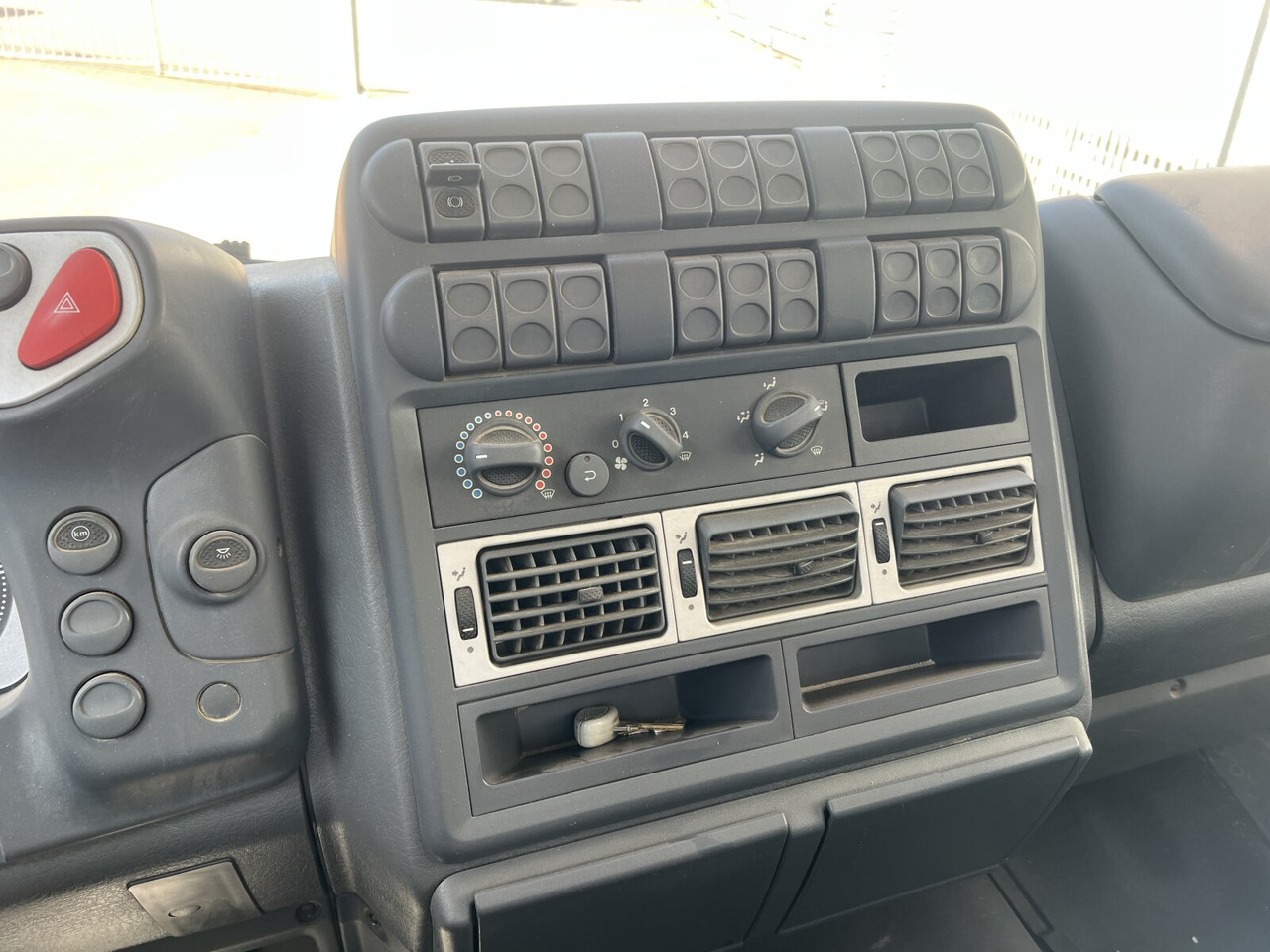 EuroCargo ML80E18K 4x2 EuroCargo ML80E18K 4x2 - Camión volquete: foto 5 EuroCargo ML80E18K 4x2 EuroCargo ML80E18K 4x2 - Camión volquete: foto 5