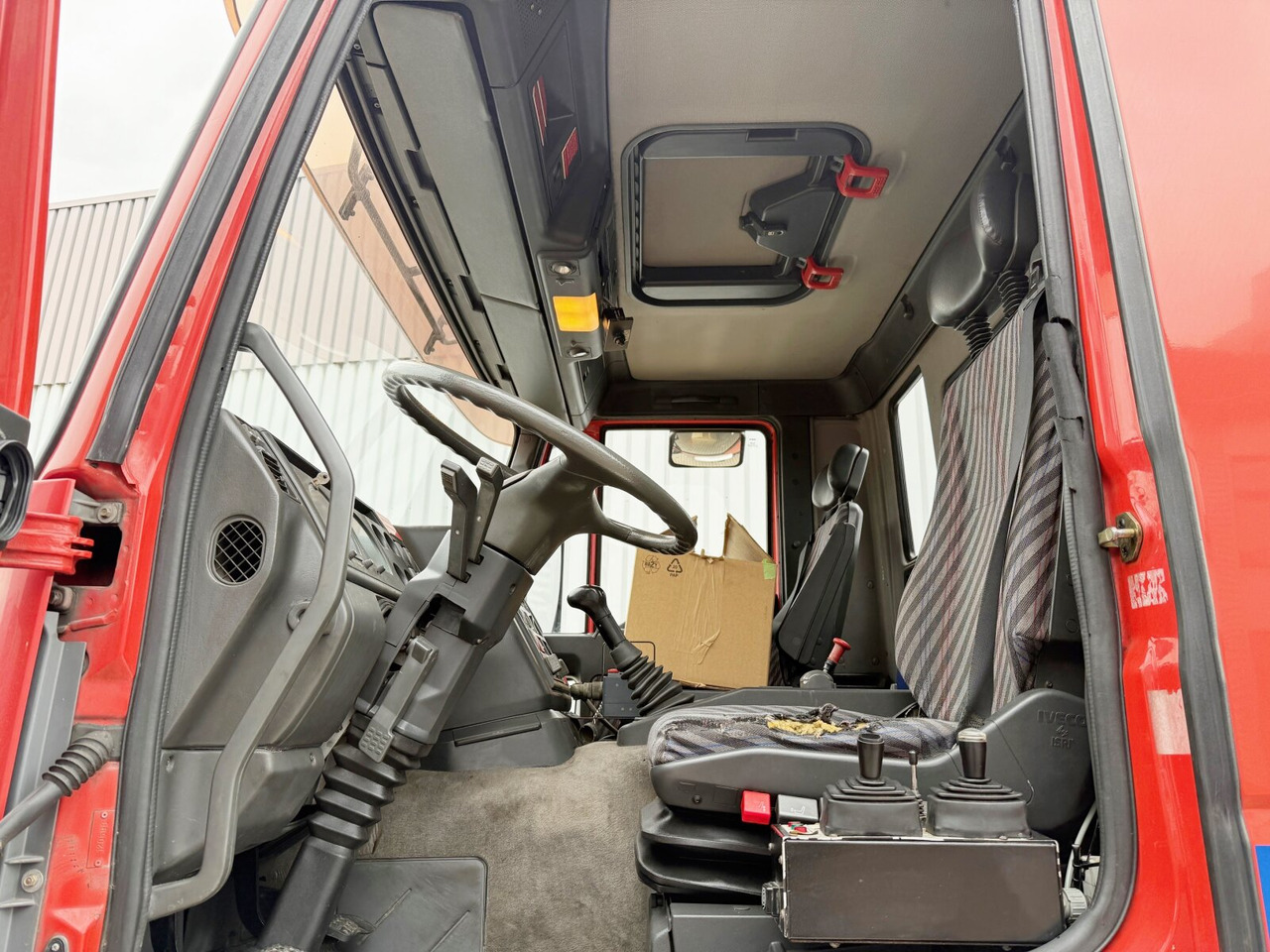EuroTech 240E38 6x2-4 EuroTech 240E38 6x2-4, Lift-/Lenkachse, Seilwinde, Kran Hiab 100 - Camión multibasculante, Camión grúa: foto 3 EuroTech 240E38 6x2-4 EuroTech 240E38 6x2-4, Lift-/Lenkachse, Seilwinde, Kran Hiab 100 - Camión multibasculante, Camión grúa: foto 3