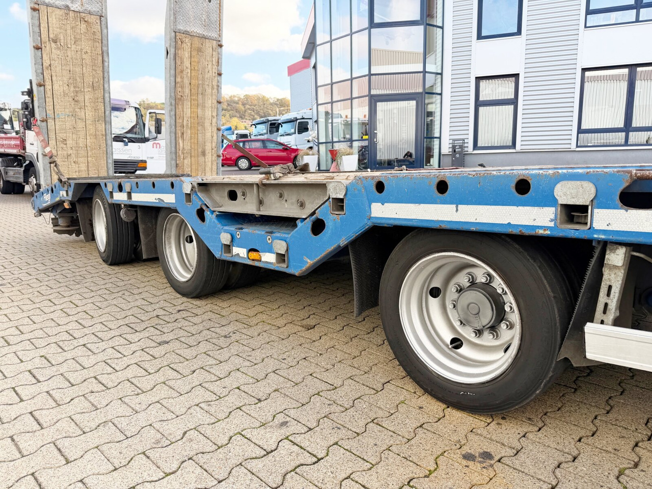 Semirremolque góndola rebajadas para transporte de equipos pesados Fliegl SDS 420 T SDS 420 T, Nachlauflenkachse, Verbr. auf 3m, hydr. Rampen: foto 15 Semirremolque góndola rebajadas para transporte de equipos pesados Fliegl SDS 420 T SDS 420 T, Nachlauflenkachse, Verbr. auf 3m, hydr. Rampen: foto 15
