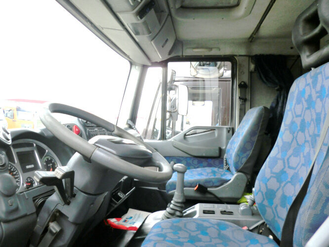 Foto del interior 1: Camión chasis Iveco EuroCargo 75 E 17/4x2 EuroCargo 75 E 17/4x2, 6x VORHANDEN! Foto del interior 1: Camión chasis Iveco EuroCargo 75 E 17/4x2 EuroCargo 75 E 17/4x2, 6x VORHANDEN!