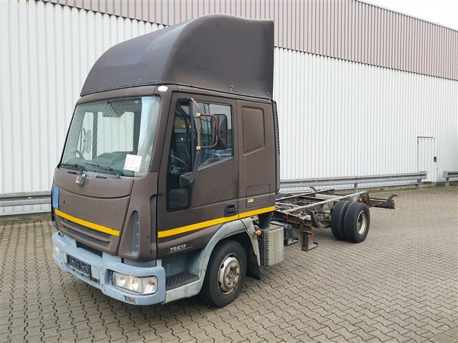 Iveco EuroCargo 75 E 17/4x2 EuroCargo 75 E 17/4x2, 6x VORHANDEN! - Camión chasis: foto 1 Iveco EuroCargo 75 E 17/4x2 EuroCargo 75 E 17/4x2, 6x VORHANDEN! - Camión chasis: foto 1