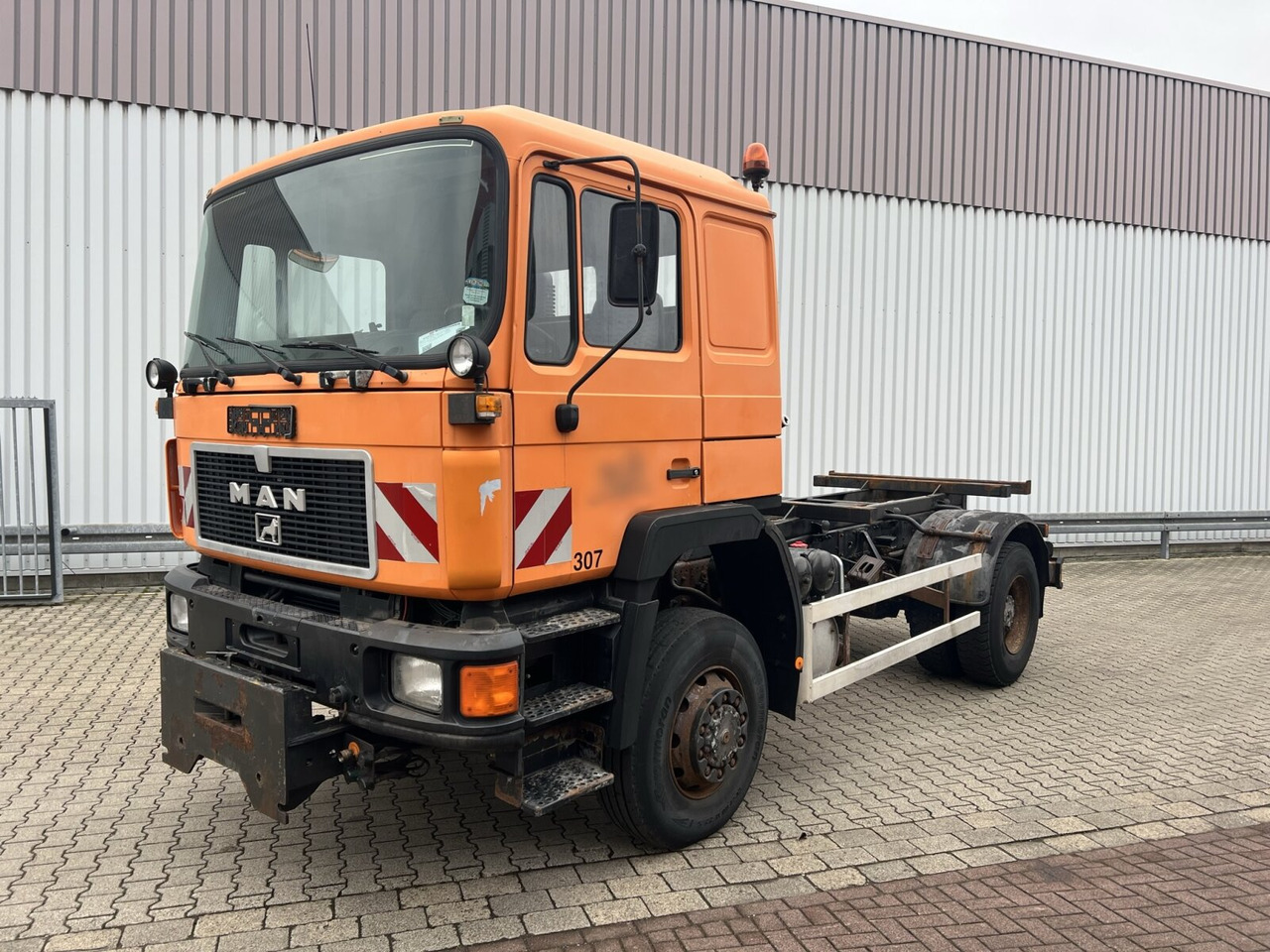 MAN 19.292/402 FAK 4x4 BB 19.292/402 FAK 4x4 BB, 6-Zylinder, Winterdienstausstattung - Camión chasis: foto 1 MAN 19.292/402 FAK 4x4 BB 19.292/402 FAK 4x4 BB, 6-Zylinder, Winterdienstausstattung - Camión chasis: foto 1