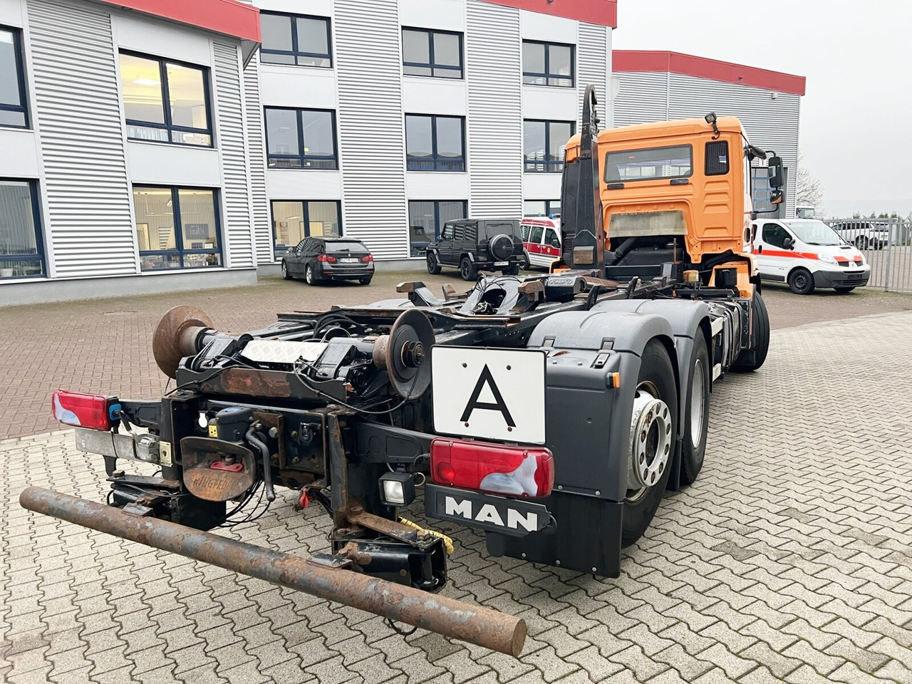 Camión multibasculante MAN TGA 26.350 6x2-2 BL TGA 26.350/400 6x2-2 BL, Lenk-/Liftachse: foto 11 Camión multibasculante MAN TGA 26.350 6x2-2 BL TGA 26.350/400 6x2-2 BL, Lenk-/Liftachse: foto 11