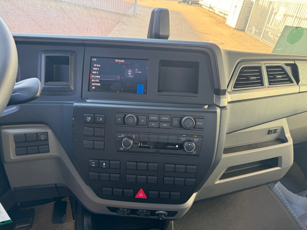 MAN TGL 8.190 4x2 BB CH TGL 8.190 4x2 BB CH, Nebenantrieb - Camión chasis: foto 4 MAN TGL 8.190 4x2 BB CH TGL 8.190 4x2 BB CH, Nebenantrieb - Camión chasis: foto 4