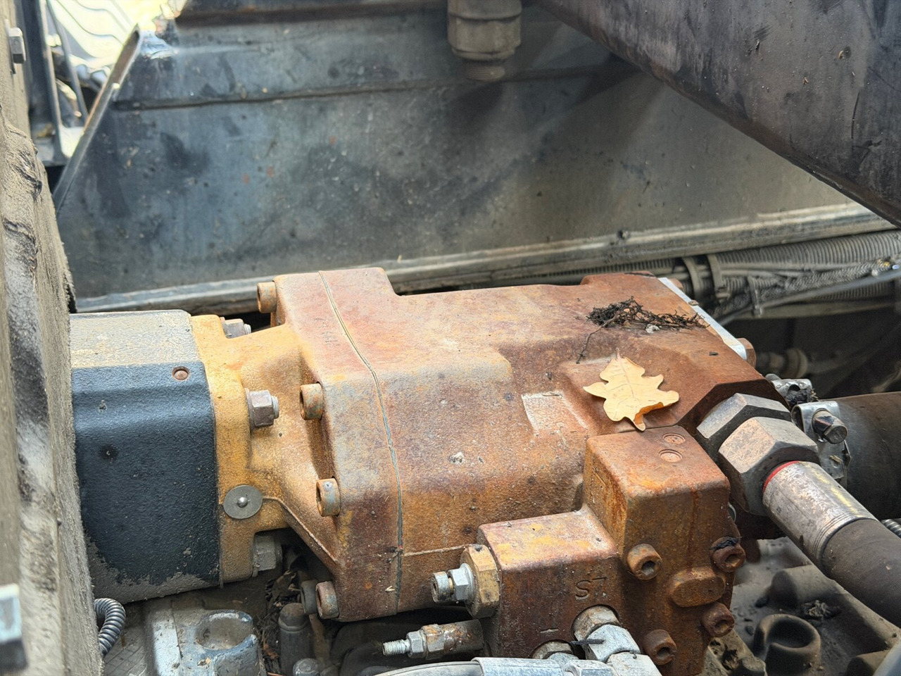 MAN TGS 26.400 6x2-4 BL TGS 26.400 6x2-4 BL, Motorabtrieb, Lenk-/Liftachse, Kran Epsilon Q180ZR95TR - Camión multibasculante, Camión grúa: foto 4 MAN TGS 26.400 6x2-4 BL TGS 26.400 6x2-4 BL, Motorabtrieb, Lenk-/Liftachse, Kran Epsilon Q180ZR95TR - Camión multibasculante, Camión grúa: foto 4