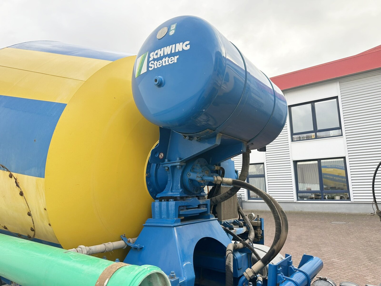 MAN TGS 32.400 8X4 BB TGS 32.400 8x4 BB, Stetter ca. 9m³ - Camión hormigonera: foto 2 MAN TGS 32.400 8X4 BB TGS 32.400 8x4 BB, Stetter ca. 9m³ - Camión hormigonera: foto 2