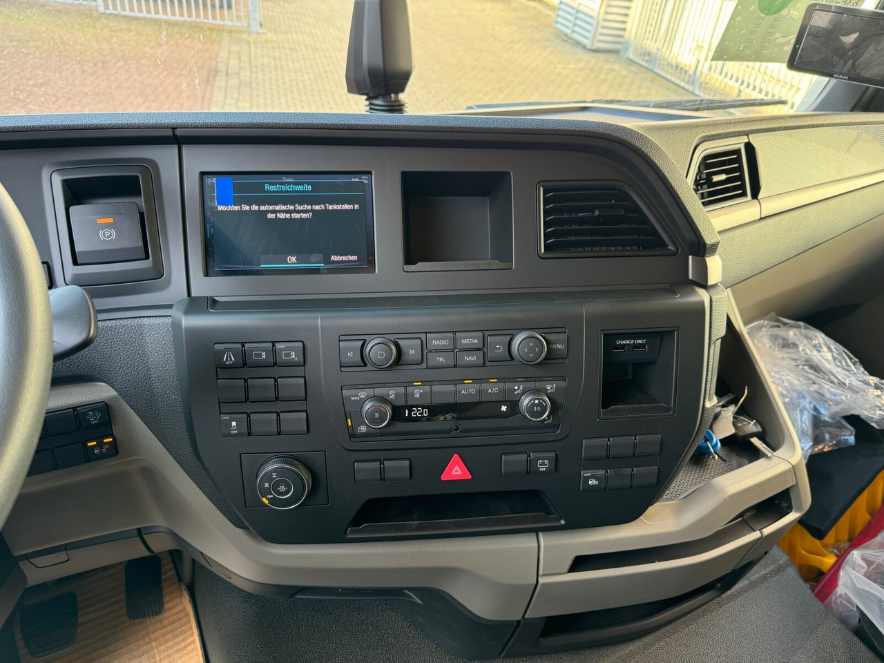 MAN TGS 35.480 8x6H BL CH TGS 35.480 8x6H BL CH, HydroDrive, Navi, Nebenantrieb - Camión chasis: foto 5 MAN TGS 35.480 8x6H BL CH TGS 35.480 8x6H BL CH, HydroDrive, Navi, Nebenantrieb - Camión chasis: foto 5