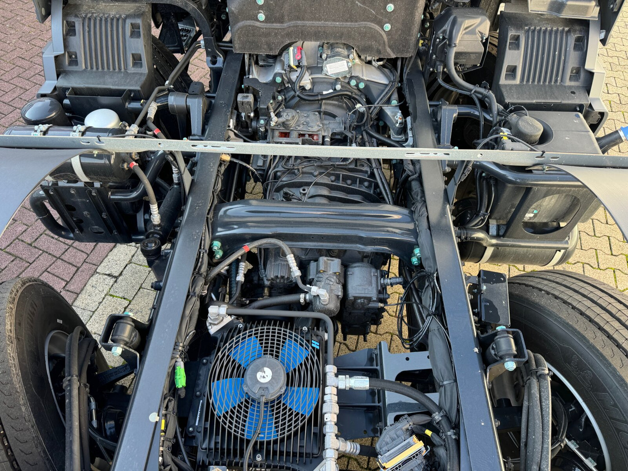 Camión multibasculante nuevo MAN TGS 35.480 8x6H BL CH TGS 35.480 8x6H BL CH, HydroDrive, Navi, Nebenantrieb: foto 11 Camión multibasculante nuevo MAN TGS 35.480 8x6H BL CH TGS 35.480 8x6H BL CH, HydroDrive, Navi, Nebenantrieb: foto 11