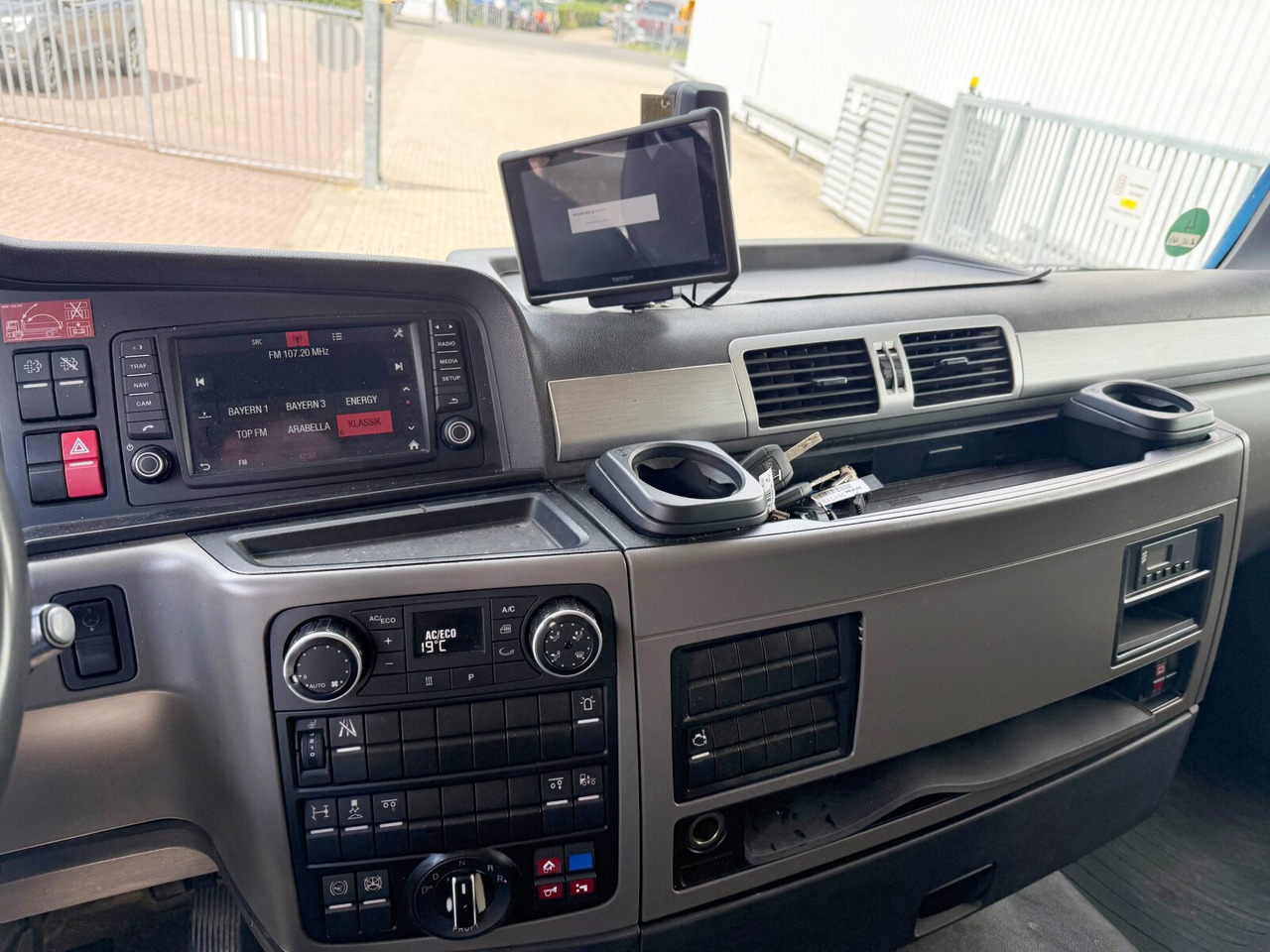 MAN TGX 26.580 6x2-4 BL TGX 26.580 6x2-4 BL, Intarder, Lenk-/Liftachse, Funk - Camión multibasculante: foto 5 MAN TGX 26.580 6x2-4 BL TGX 26.580 6x2-4 BL, Intarder, Lenk-/Liftachse, Funk - Camión multibasculante: foto 5