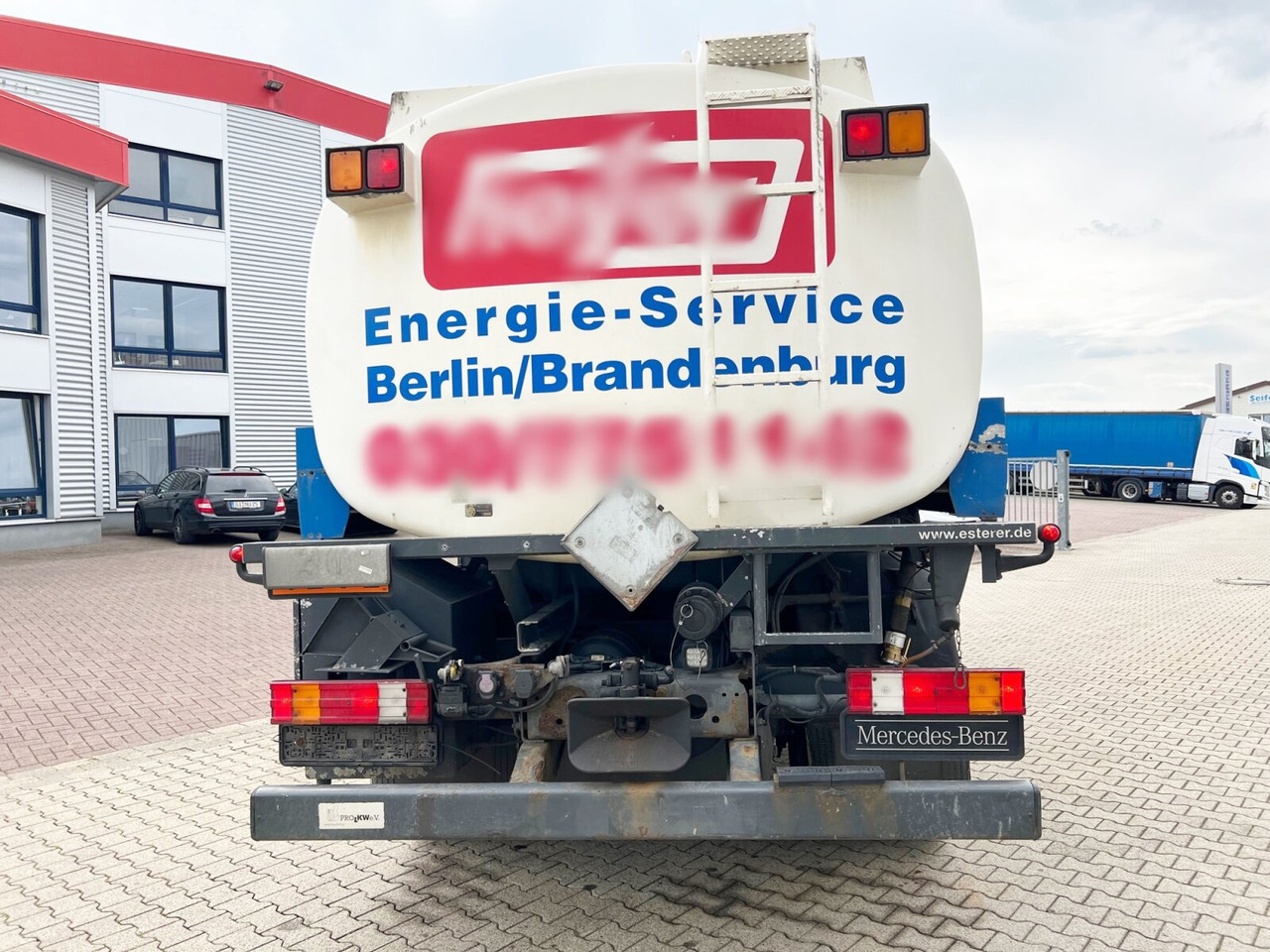 Mercedes-Benz Actros 1841 L 4x2 Actros 1841 L 4x2, Esterer-Tankaufbau, 3 Kammern, 14.000l, ADR - Camión cisterna: foto 2 Mercedes-Benz Actros 1841 L 4x2 Actros 1841 L 4x2, Esterer-Tankaufbau, 3 Kammern, 14.000l, ADR - Camión cisterna: foto 2