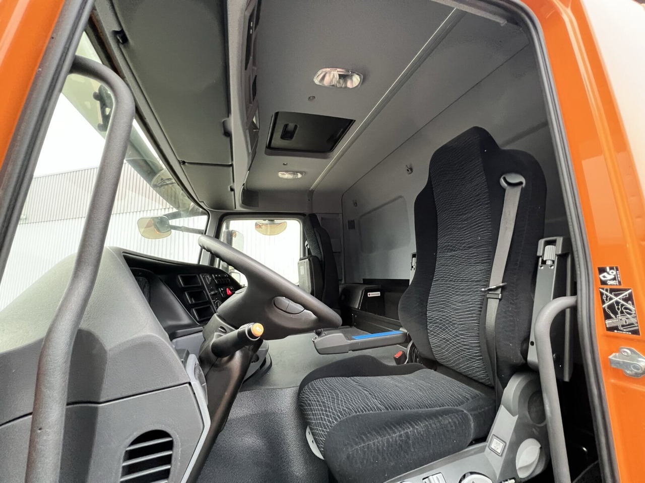 Foto del interior 1: Camión chasis nuevo Mercedes-Benz Actros 2141 K 4x2 Actros 2141 K 4x2