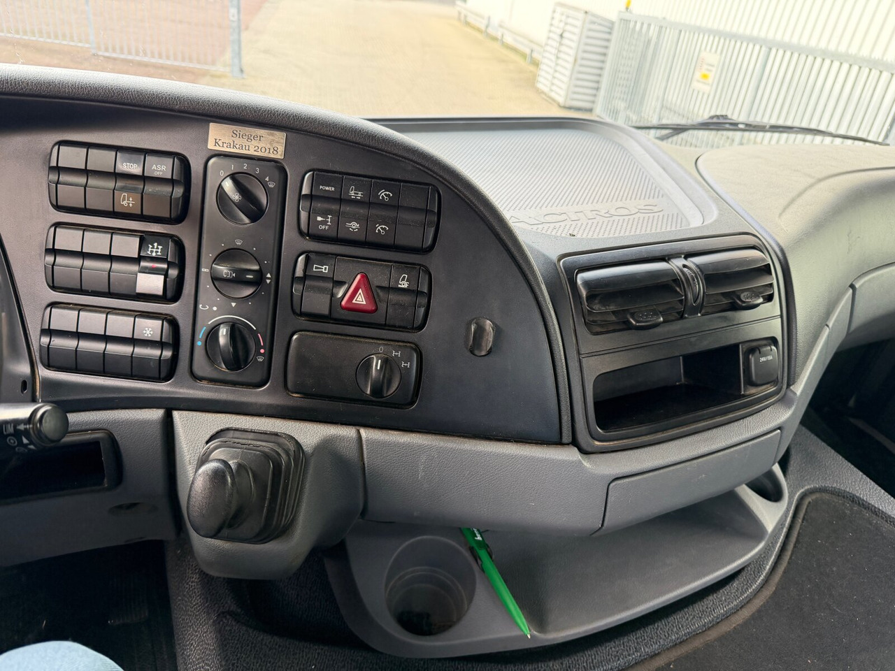 Mercedes-Benz Actros 2644 L 6x4 Actros 2644 L 6x4 - Camión multibasculante: foto 4 Mercedes-Benz Actros 2644 L 6x4 Actros 2644 L 6x4 - Camión multibasculante: foto 4